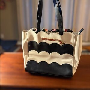 Betsey Johnson Y2K Bee Yourself  Shoulder Bag